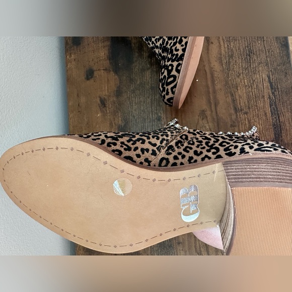 NWOT Women's GB Leopard Print Studded Ankle Boot Booties size 6.5 - Picture 2 of 8